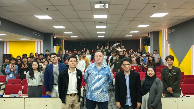 Guest lecture group photo at Pradita University auditorium